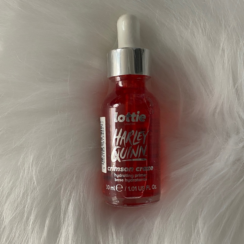 Lottie London Harley Quinn Hydrating Primer - Crimson Craze / new